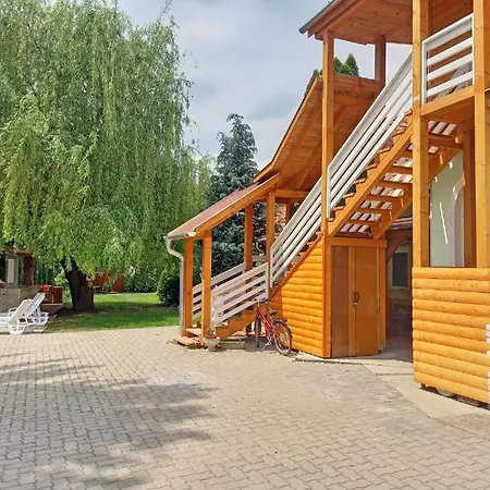 Апартаменты Tuende Vendeghaz Es Tuenderkerti